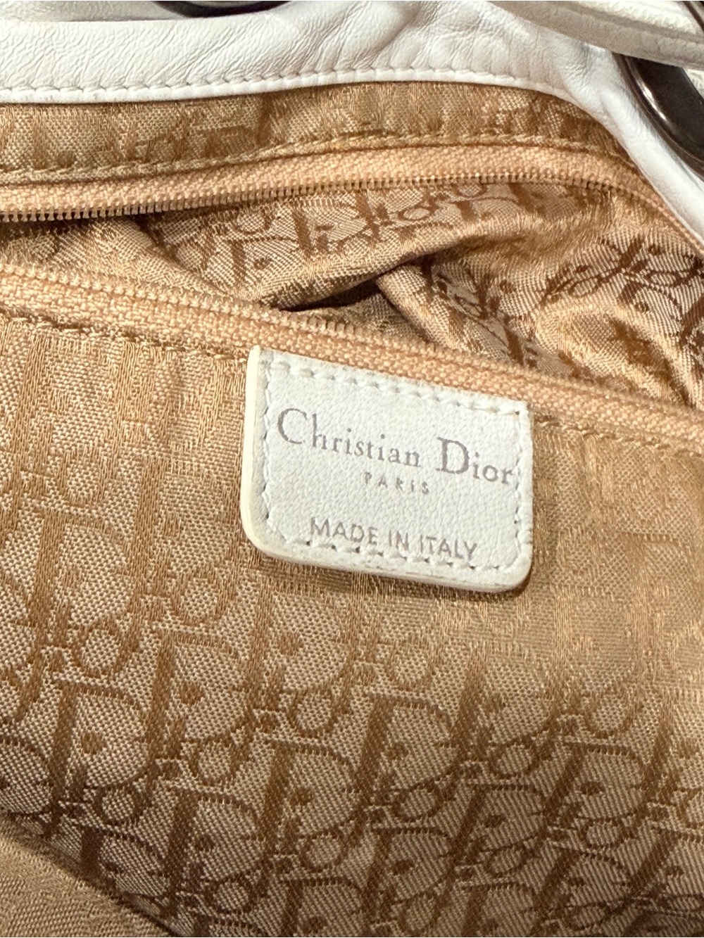 Dior Authentic White Quilted Bucket Bag with D Logo Charm - Picture 10 of 14